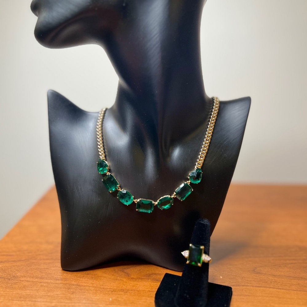 Emerald Green/Gold Necklace & Ring Set (NWT)